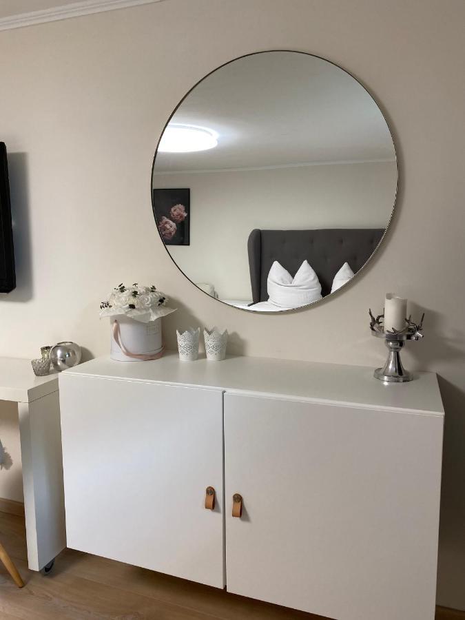Stylische Wohnung In Ruhiger Lage, Sehr Messenah Laatzen Luaran gambar