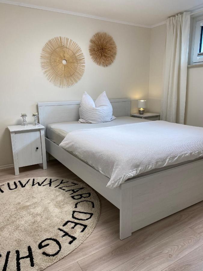 Stylische Wohnung In Ruhiger Lage, Sehr Messenah Laatzen Luaran gambar