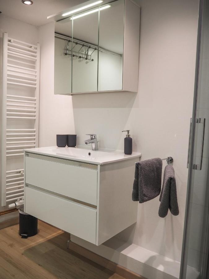 Stylische Wohnung In Ruhiger Lage, Sehr Messenah Laatzen Luaran gambar