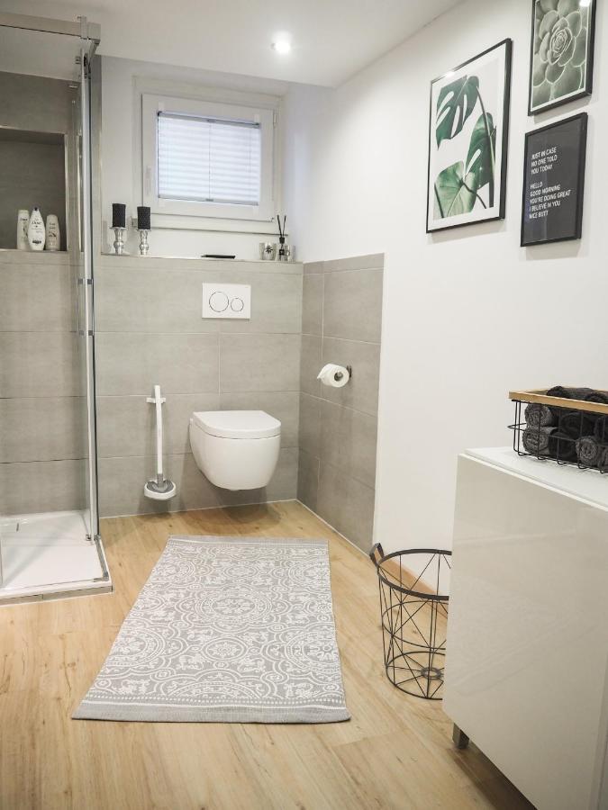 Stylische Wohnung In Ruhiger Lage, Sehr Messenah Laatzen Luaran gambar