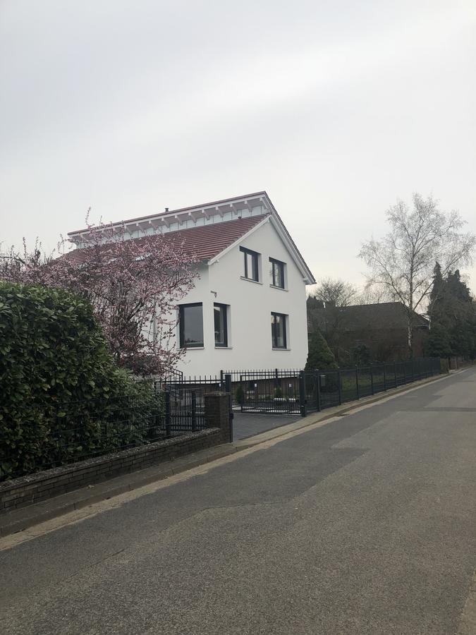 Stylische Wohnung In Ruhiger Lage, Sehr Messenah Laatzen Luaran gambar